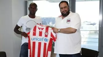 Abidal, Olympiakos ile Anlaştı