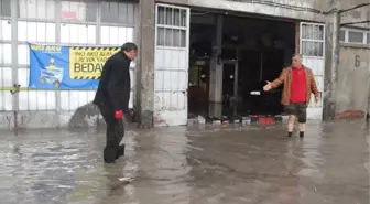 Ardahan'da Sağanak Yağış Yolları Göle Çevirdi