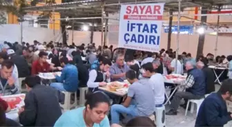 Hayırseverin İftar Çadırına Yoğun İlgi