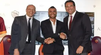 Ashley Cole Resmen Roma'da