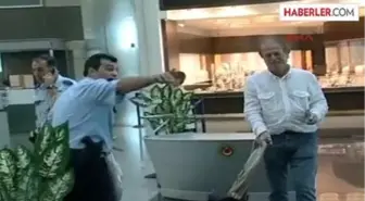 Mustafa Denizli Türkiye'ye Gönderildi