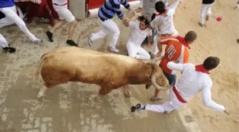 İspanya San Fermin'de Boğalarla Koşu Heyecanı Başladı