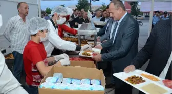 Düzce Belediye Başkanı Keleş Orucunu İftar Çadırında Açtı