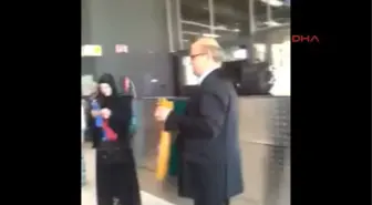 Uçak Beklerken Kemençe Çalıp Horon Oynadılar