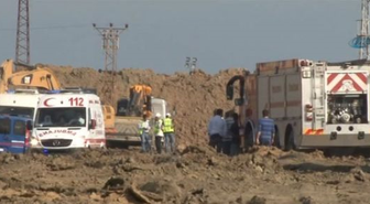 Eyüp'te İş Makinesinin Gölete Düşmesi