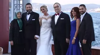 Petek Dinçöz Bekarlığa Veda Etti