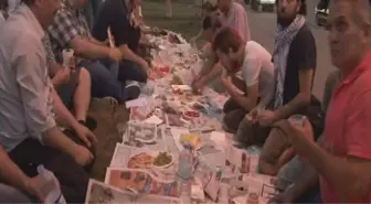 Antikapitalist Müslümanlar' İsrail Konsolosluğu Önünde İftar Yaptı