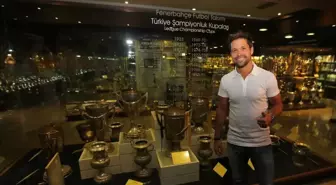 Diego Ribas, Kulüp Binası ve Şükrü Saracoğlu Stadını Gezdi