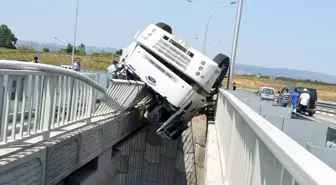 Tem'de Devrilen Tırın Sürücüsü Öldü