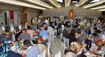 Kars'ta Gazi ve Şehit Ailelerine İftar Yemeği Verildi