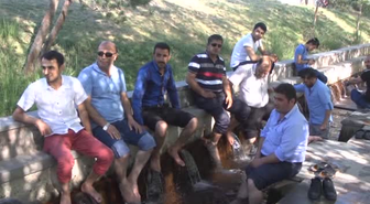 Sıcaktan bunalanlar, Ekşisu Mesireliği'nde serinliyor -