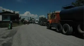 Tozdan Rahatsız Olan Köylüler Yol Kapattı