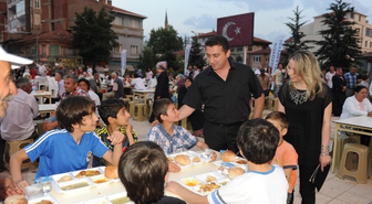 Yetimler, 'Dünya Yetimler Günü'Nde İftar Sofrasında Buluştu