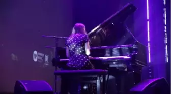 Nos Étoiles Contraires - 'Présentation de Birdy Sur La Scène Du Grand Rex' (Vost/vf)