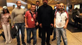 Steven Seagal Türkiye'de İftar Çadırını Ziyaret Edecek