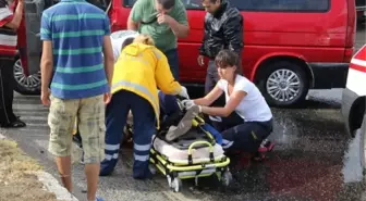 Ezine'de Trafik Kazası; 2 Yaralı