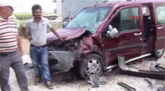 İki Otomobil Çarpıştı: 1 Ölü, 7 Yaralı