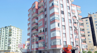 Öğretmen, Dinamitle Kapıyı Patlatırken Hayatını Kaybetti