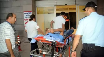 Polis Türk Bayrağını İndirmeye Çalışan Kişiyi Bacağından Vurdu