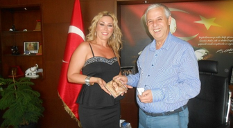 Sanatçı Dilek Eser'den Başkan Süleyman Toyran'a Ziyaret