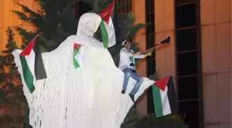 İlhan Koman'ın 'Akdeniz'İ Eylemde Zarar Gördü