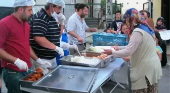 İzmit Belediyesi Yeşiova'da İftar Yemeği Düzenledi