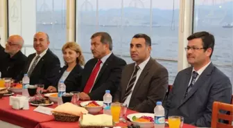 İzmir Polsinden Halka İftar