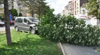 Şehir İçinde Aşırı Hız ve Dikkatsizlik Kaza Getirdi: 2 Yaralı