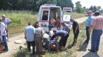 Düzce'de Kamyonet Ambulansa Çarptı: 3 Yaralı