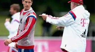 Lewandowski Golle Başladı