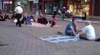 Alaplı ilçesinde bir grup saldırıları protesto etti -