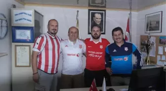 Sitespor Yönetimi Yeni Sezon Formaları Tanıttı