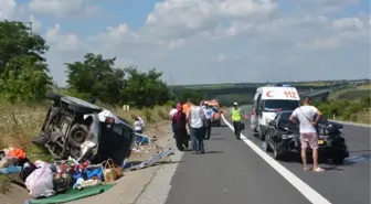 Avrupa'dan Gelen Türk İşçilerin Otomobilleri Çarpıştı: 4 Yaralı