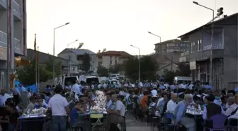 İşadamı Ömer Turan 2 Bin Kişiye İftar Verdi