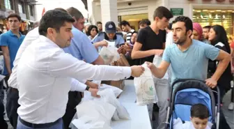Osmangazi Belediye Başkanı Dündar İftariyelik Dağıttı