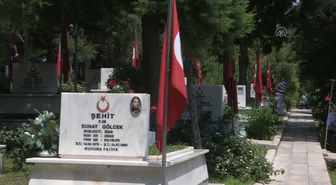 Şehitleriyle bayramlaştılar -