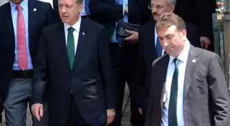 Başbakan Erdoğan Anne ve Babasının Mezarlarını Ziyaret Etti