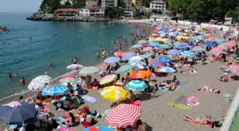 Amasra'da Plajlarda Şemsiye Açacak Yer Kalmadı