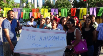 Kadınlardan Bülent Arınç'a Kahkahalı Tepki