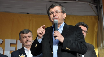 Bakan Davutoğlu, Akşehir'de Partililerle Bayramlaştı
