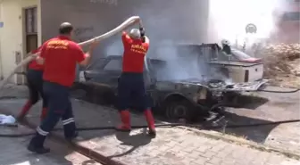 Park halindeki 3 araçta çıkan yangın hasara yol açtı -