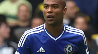 Ashley Cole Kendiyle Dalga Geçti