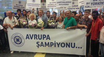 Avrupa Şampiyonu Erkek Tenis Takımı Yurda Döndü