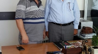 Çiçeğin Başkanı' Çiçekçi Oldu