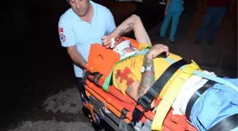 İzmir Çiğli'de Otomobil, Otobüse Arkadan Çarptı: 3 Yaralı