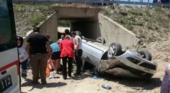 Otomobil Şarampole Yuvarlandı: 2 Yaralı