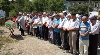 İstanbul'da Olaylarda Ölen Tekstil İşçisi Karabük'te Toprağa Verildi