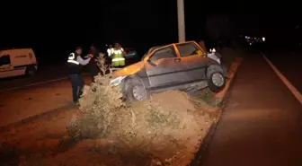 Karaman'da Otomobil Elektrik Direğine Çarptı: 1 Ölü, 2 Yaralı