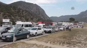 Trafik kazası: 2 ölü, 3 yaralı -