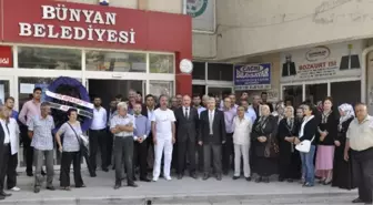 Bünyan Belediyesine Siyah Çelenkli Tepki